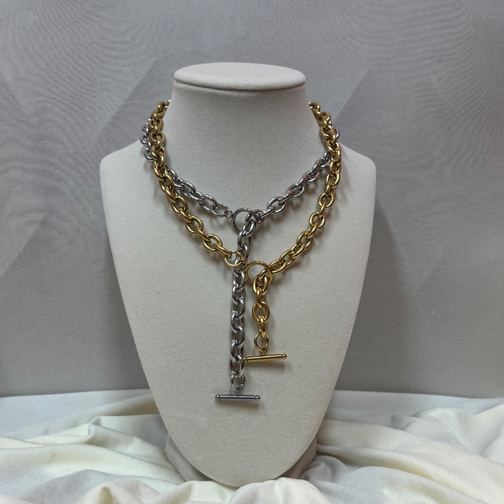 Chunky toggle necklace
